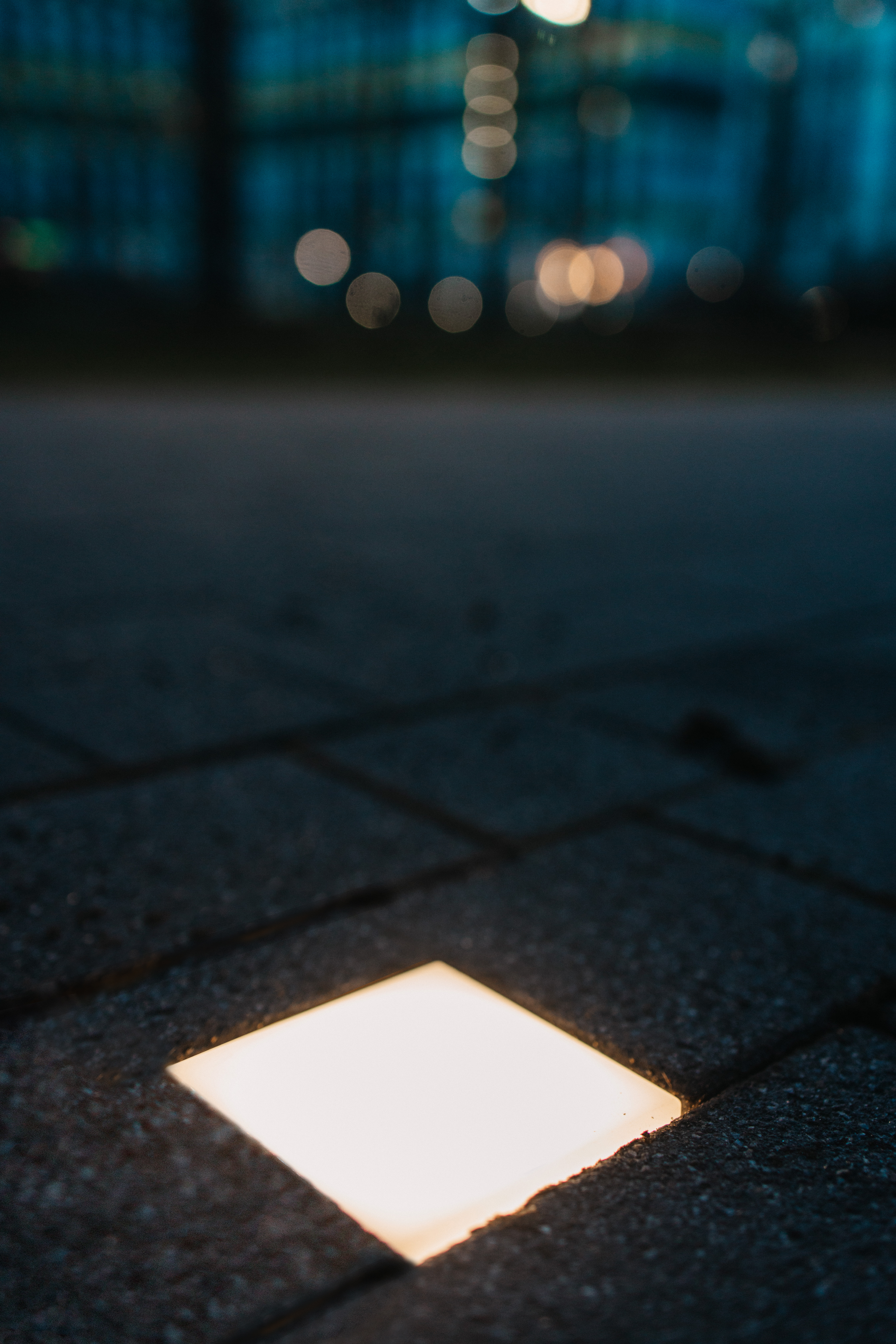 Светящаяся тротуарная плитка (LED брусчатка) Квадрат 2700 (20*20 см)