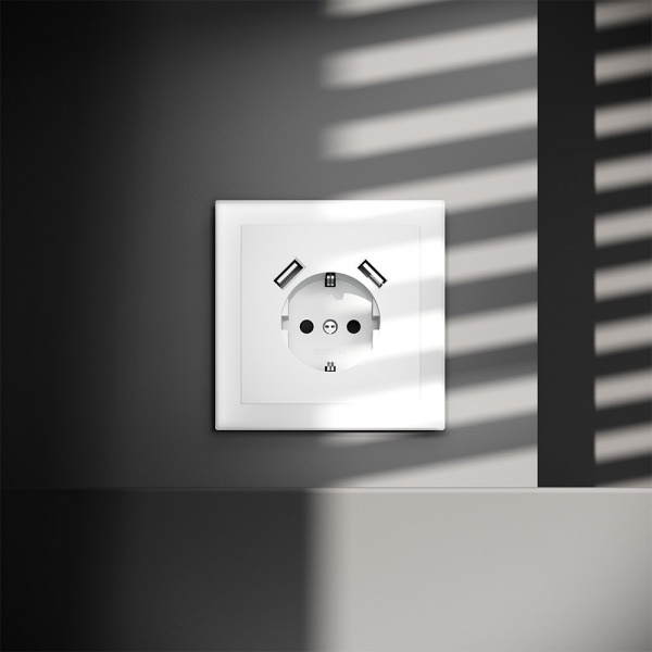 фото Накладка для розетки с заземлением и защитными шторками, с USB A+A, S70 (белый матовый)