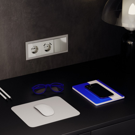 фото Накладка для розетки с заземлением и защитными шторками, с USB A+A, S70 (шелк)
