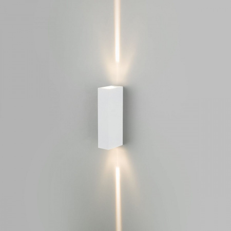 фото Уличный настенный светодиодный светильник Blaze LED IP65 35136/W белый