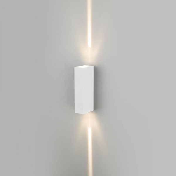фото Уличный настенный светодиодный светильник Blaze LED IP65 35136/W белый