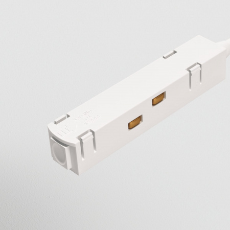 фото Ввод питания S35 белый Maytoni Technical TRA004B-22W