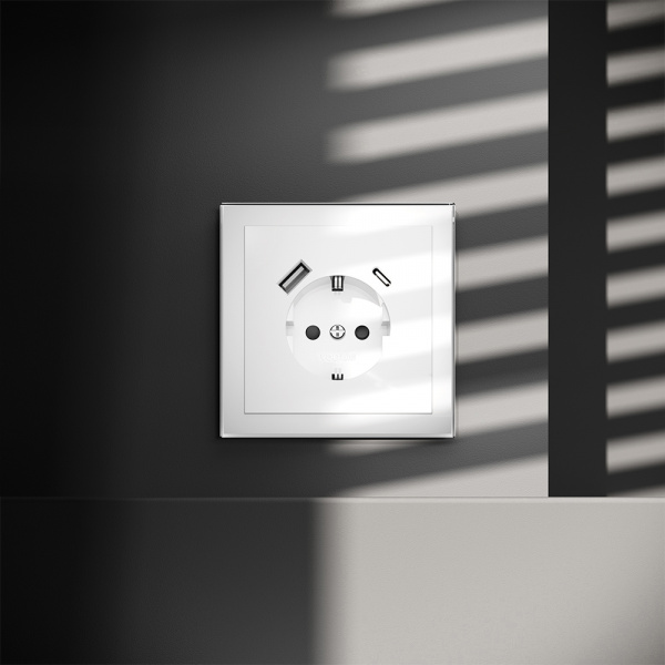 фото Розетка встраиваемая VOLTUM S70 с заземлением и защитными шторками, 16А, с USB, A+С, (белый глянцевы