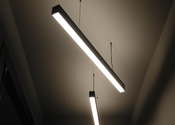 фото Светильник линейный светодиодный подвесной HB7236  LED SMD 36W 4000К цвет:черный