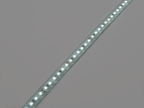 фото Светодиодная лента 9,6 Вт/м SMD2835 Закрытая (IP66) Холодый, 24В, 3М, SWG2120-24-9.6-W-66-M, катушка 5 м