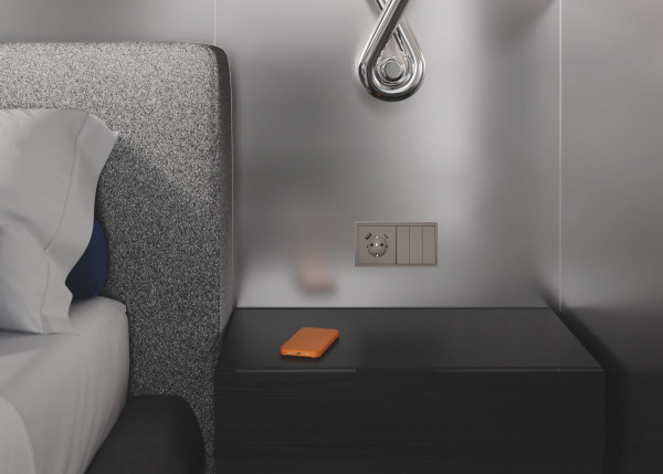 фото Накладка для розетки с заземлением и защитными шторками, с USB A+C, S70 (капучино)