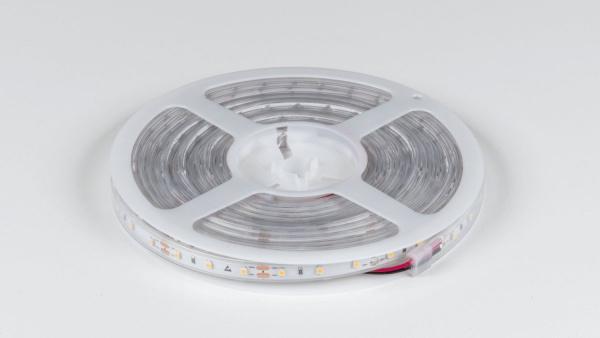 фото Лента светодиодная SWG LUX 4,8 Вт/м SMD3528 Закрытая (IP65) Теплый белый 2700К 12 В, катушка 5 м