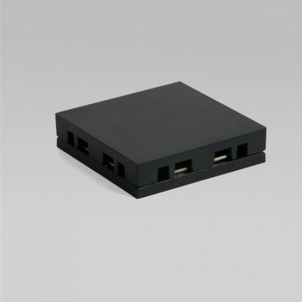 Четырёхсторонний соединитель для накладного шинопровода Flat Magnetic 85003/00