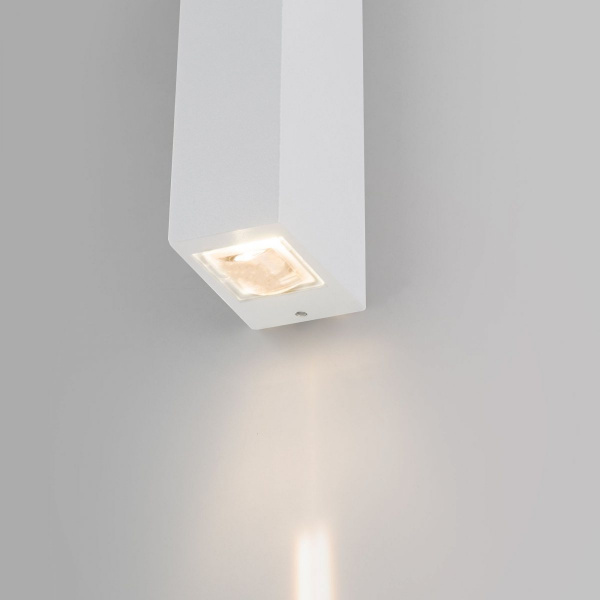 фото Уличный настенный светодиодный светильник Blaze LED IP65 35136/W белый