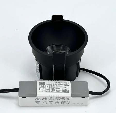 фото Свет-к LED (S1612) встр. круг. 220-240V COB 12W 4000K черный с борт WO