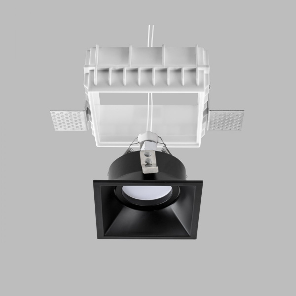 фото Комплект из светильника и рамки DOMINO QUAD MR16 ЧЁРНЫЙ Domino, черный Lightstar G214507