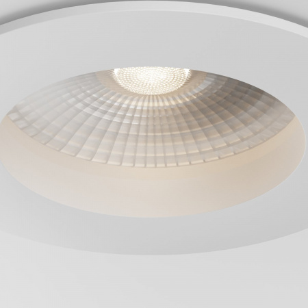 фото Уличный потолочный светильник Maytoni Outdoor Cove O511DL-L5W3K1, белый