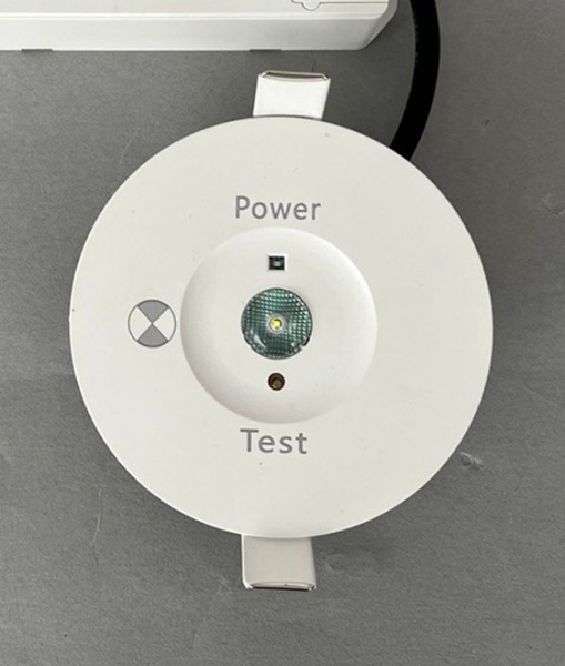 Светильник с блоком аварийного питания встраиваемый 220V 2W  (WC2502 ) цвет:белый